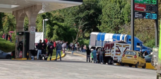 Protesta por proyecto de pozo provoca bloqueo carretero en Quimixtlán