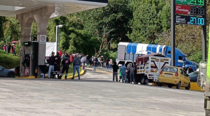 Protesta por proyecto de pozo provoca bloqueo carretero en Quimixtlán