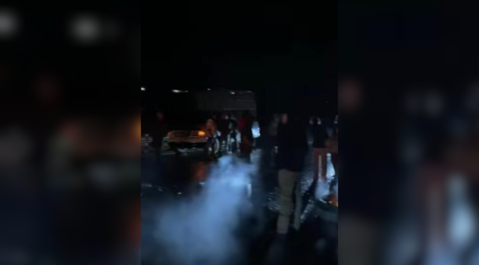 Continúan bloqueos carreteros en Zacatlán; hay cientos de varados