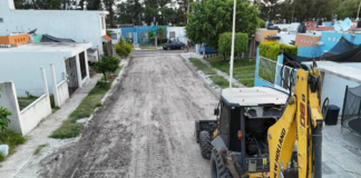 Ariadna Ayala inicia rehabilitación de la calle de Las Rosas