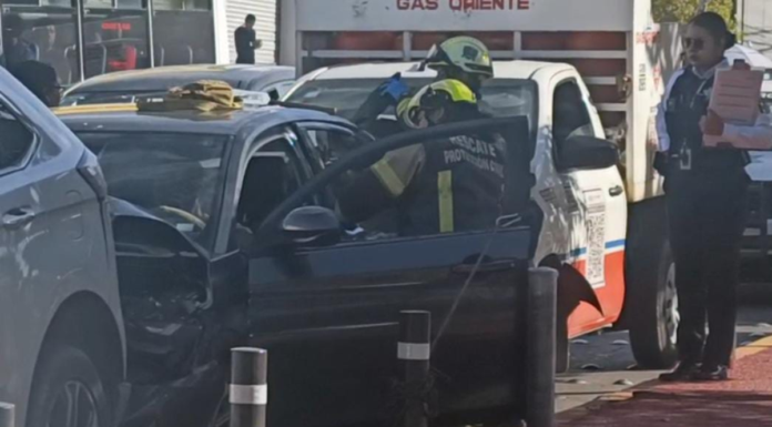 Hombre queda prensado tras carambola en la en Calzada Zaragoza