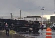 Camión vuelca y provoca carambola en la Puebla-Santa Ana Chiautempan