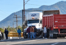 Choque entre tres vehículos cierra la federal Amozoc-Nautla