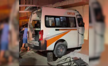 Colectivo choca contra vivienda en Tehuacán y deja 10 lesionados