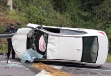 Conductor se queda dormido y sufre fuerte accidente en Teziutlán