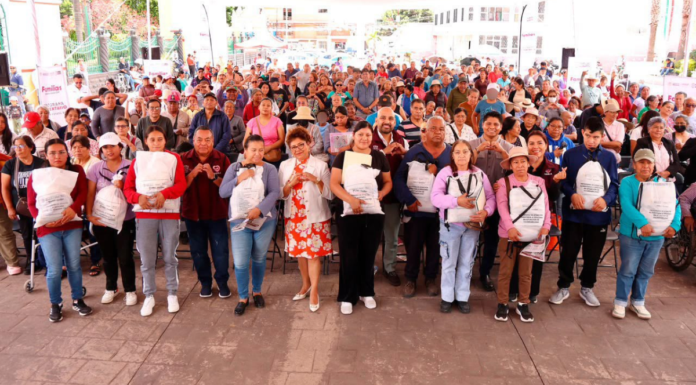Entregan más de 4 mil despensas a familias de Cuautlancingo