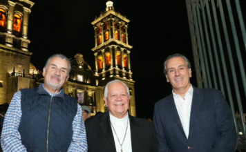 Pepe Chedraui enciende nueva iluminación de la Catedral de Puebla