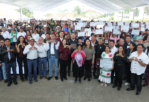 Entregan apoyos al campo y obra comunitaria en la Sierra Norte