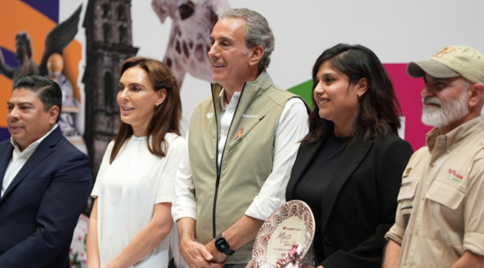 Puebla capital entrega reconocimientos al Mérito Turístico