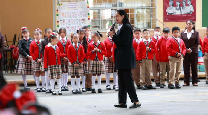 Rehabilitan plaza cívica de primaria Antonio Garfias en Atlixco