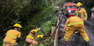 Cierran tramo de la federal México-Tuxpan tras ruptura de drenaje