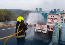 Tractocamión choca contra camioneta con gas LP en la Cuacnopalan-Oaxaca