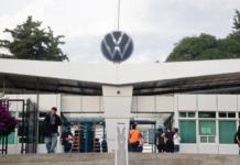 Trabajadores de Volkswagen rechazan por mayoría aumento global de 10.04%