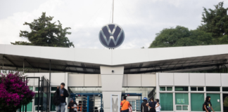 Trabajadores de Volkswagen rechazan por mayoría aumento global de 10.04%