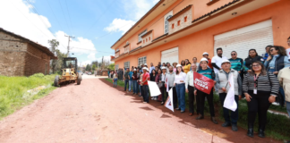 Bety Sánchez inicia pavimentación de la calle 20 de Noviembre