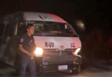 Unidad de transporte arrolla a cinco policías y un civil en Teteles