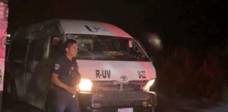 Unidad de transporte arrolla a cinco policías y un civil en Teteles
