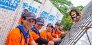 Estudiantes Anáhuac Puebla construyen casas para familias de la Sierra