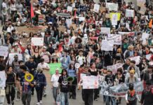 Universitarios marchan en Puebla a 58 años de la Masacre de Tlatelolco