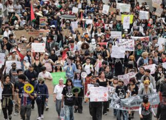 Universitarios marchan en Puebla a 58 años de la Masacre de Tlatelolco