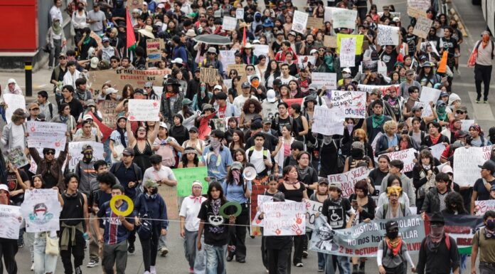 Universitarios marchan en Puebla a 58 años de la Masacre de Tlatelolco