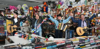 Los Tigres del Norte defienden mensaje migrante en su Tiny Desk