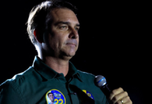 Investigan campaña de Flávio Bolsonaro por financiamiento irregular