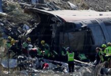 Colisión de dos trenes deja al menos 64 muertes en España