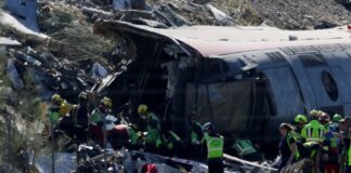 Colisión de dos trenes deja al menos 64 muertes en España