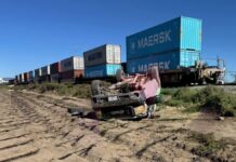 Tren arrolla camioneta en Esperanza; hay un muerto y cuatro heridos