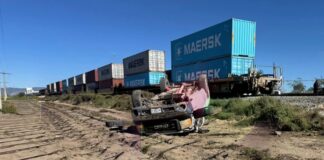 Tren arrolla camioneta en Esperanza; hay un muerto y cuatro heridos