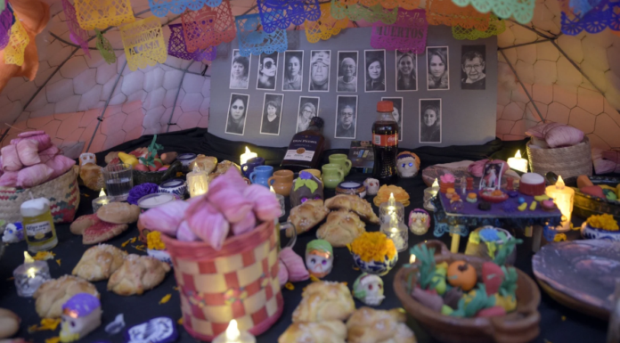 Universidad para Adultos BUAP celebra el Día de Muertos