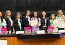 Liz Sánchez recibe en Senado el libro “Voces femeninas, liderazgos que inspiran”
