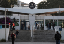 Trabajadores de VW votarán el 15 de octubre nueva oferta salarial
