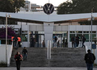 Trabajadores de VW votarán el 15 de octubre nueva oferta salarial