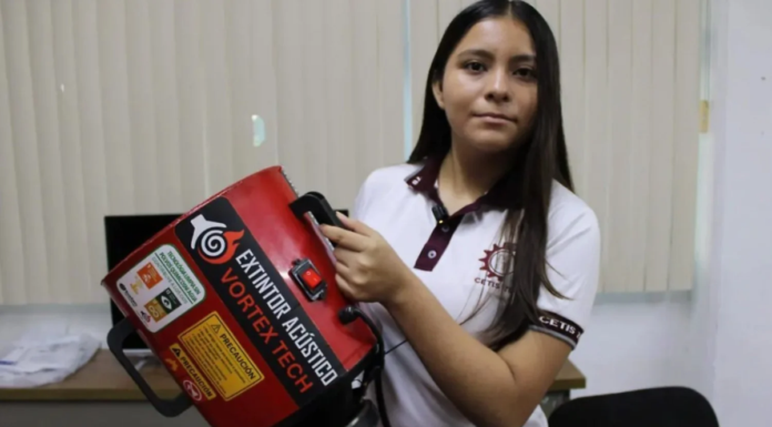 Estudiante mexicana crea extintor que apaga el fuego con sonido