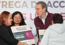 Pepe Chedraui entrega apoyos en 13 unidades habitacionales