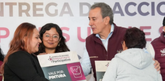 Pepe Chedraui entrega apoyos en 13 unidades habitacionales