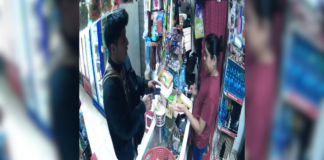 Captan en video asalto a mano armada en negocio de Puebla