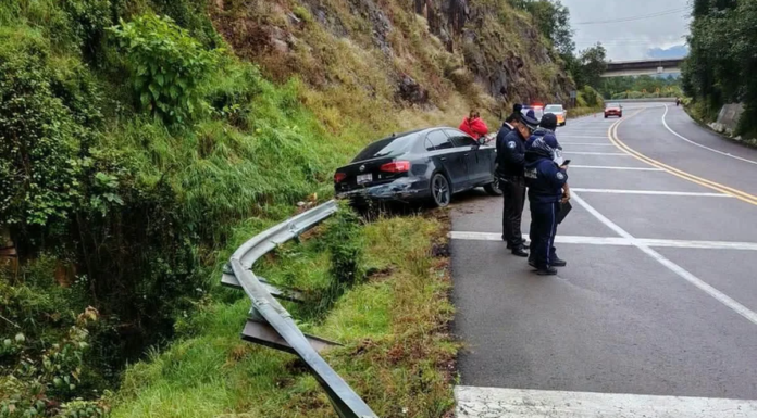 Conductor pierde el control en una curva de la Virreyes-Teziutlán