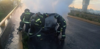 Se incendia automóvil tras choque en la autopista México-Puebla