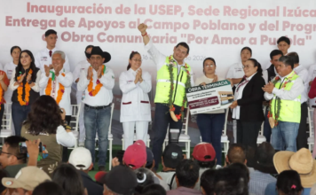 Entregan cheques de Obra Comunitaria en la Mixteca poblana