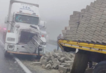 Tráileres chocan en la Puebla-Orizaba y provocan cierre vial