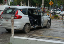 Conductor choca contra un poste en Manuel Espinosa Yglesias