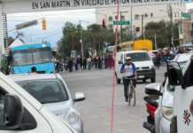 Comerciantes se manifiestan por retiro de vendedores en Texmelucan
