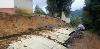 Lluvias derrumban barda de telesecundaria en Ajalpan