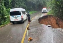 Lluvias provocan derrumbes en la carretera Honey-Pahuatlán