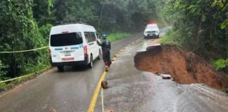 Lluvias provocan derrumbes en la carretera Honey-Pahuatlán