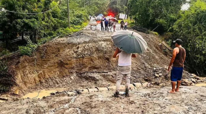 Deslave bloquea carretera entre Puebla y Veracruz tras lluvias