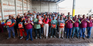 San Pedro Cholula entrega 75 uniformes al personal de limpia